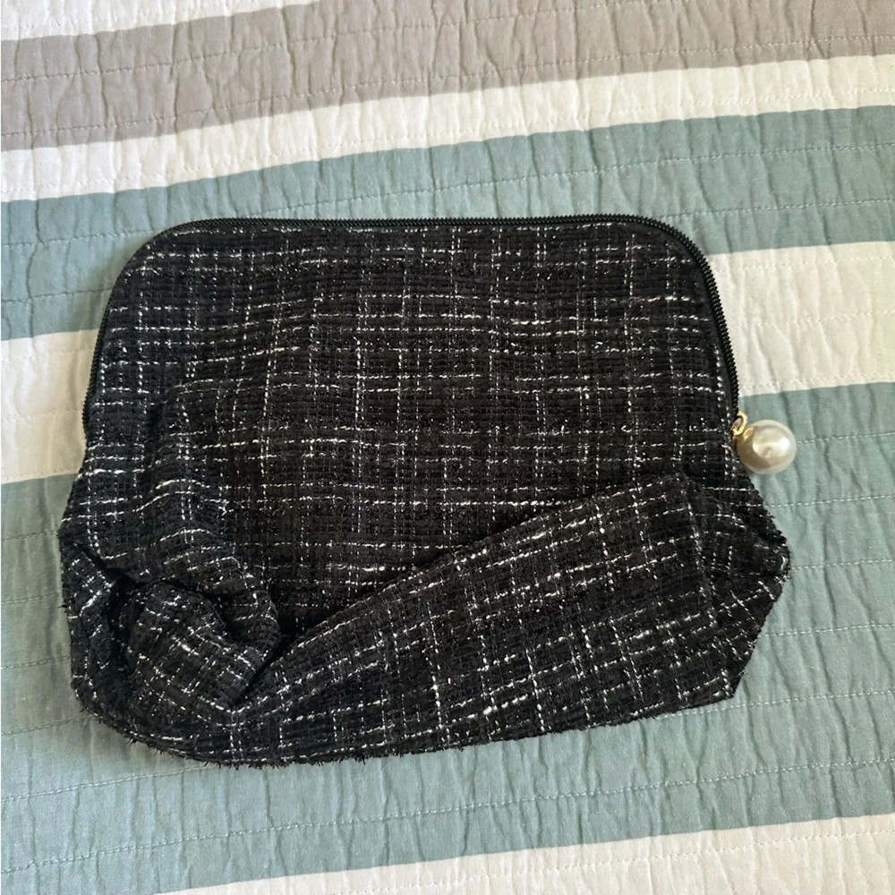 Ulta Black Tweed Pearl Zip Makeup Bag
